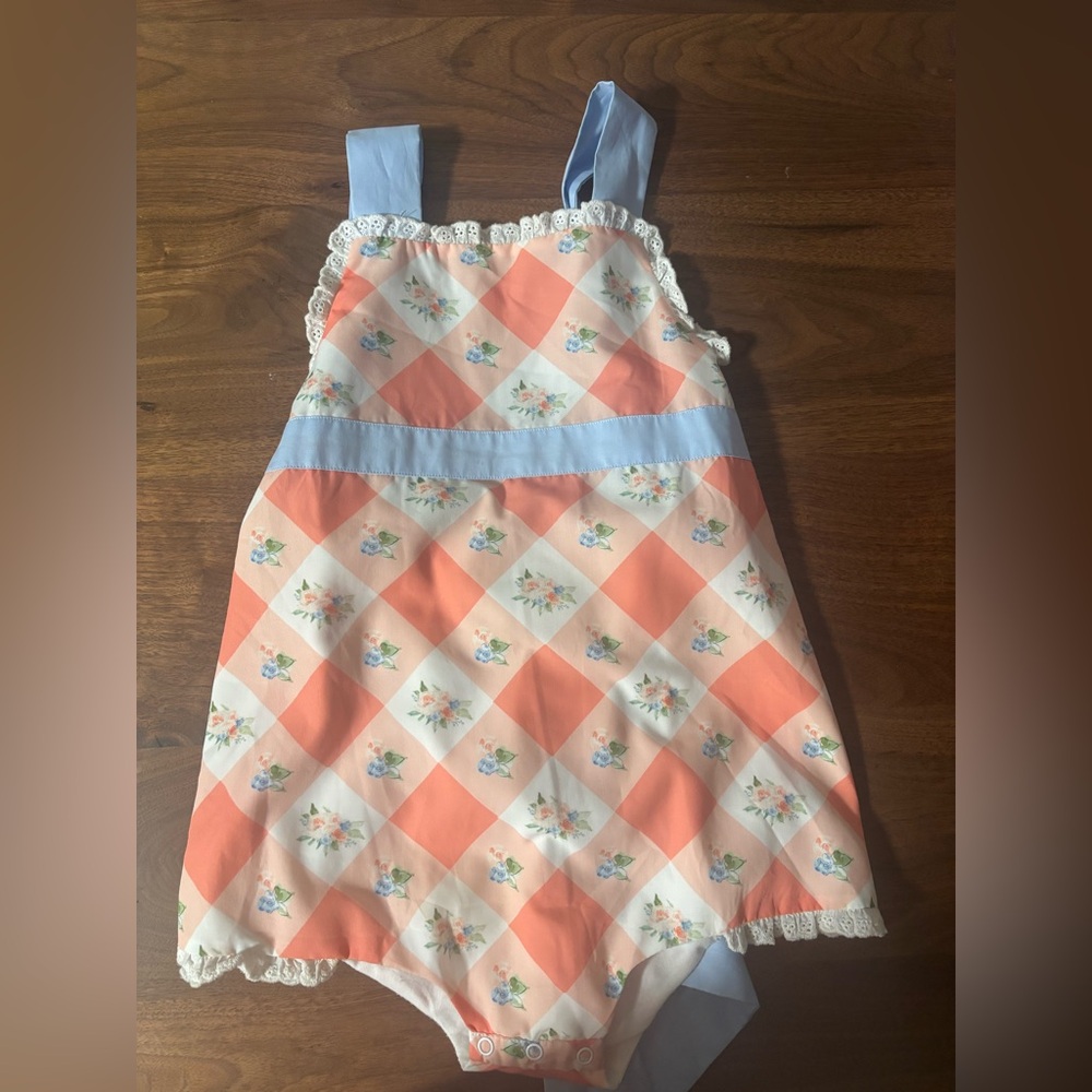 NWT Busy bee smocks size 4 Peach & Cream Gingham Floral bubble with Blue Accents